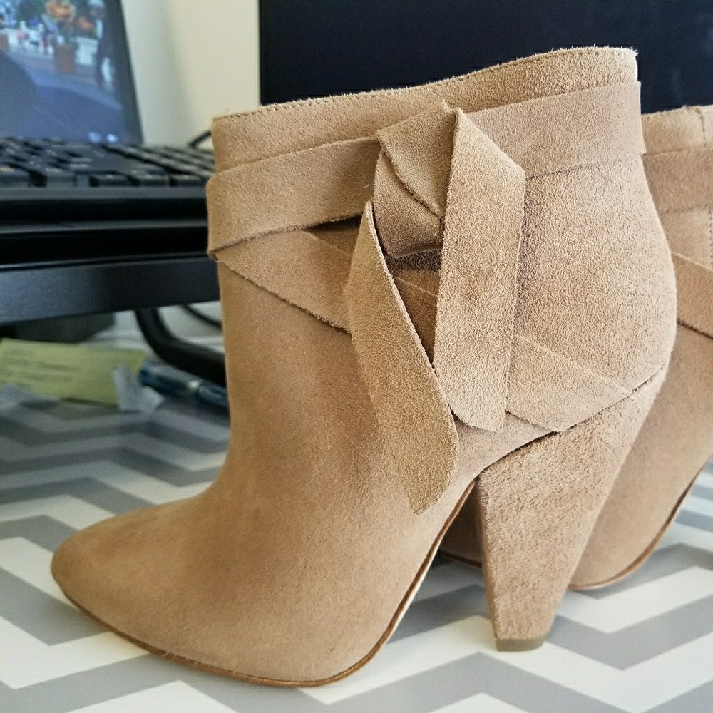 Brand new Nine West 5.5 Suede Booties